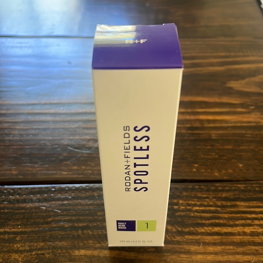 ✨BRAND NEW Rodan + Fields Spotless✨